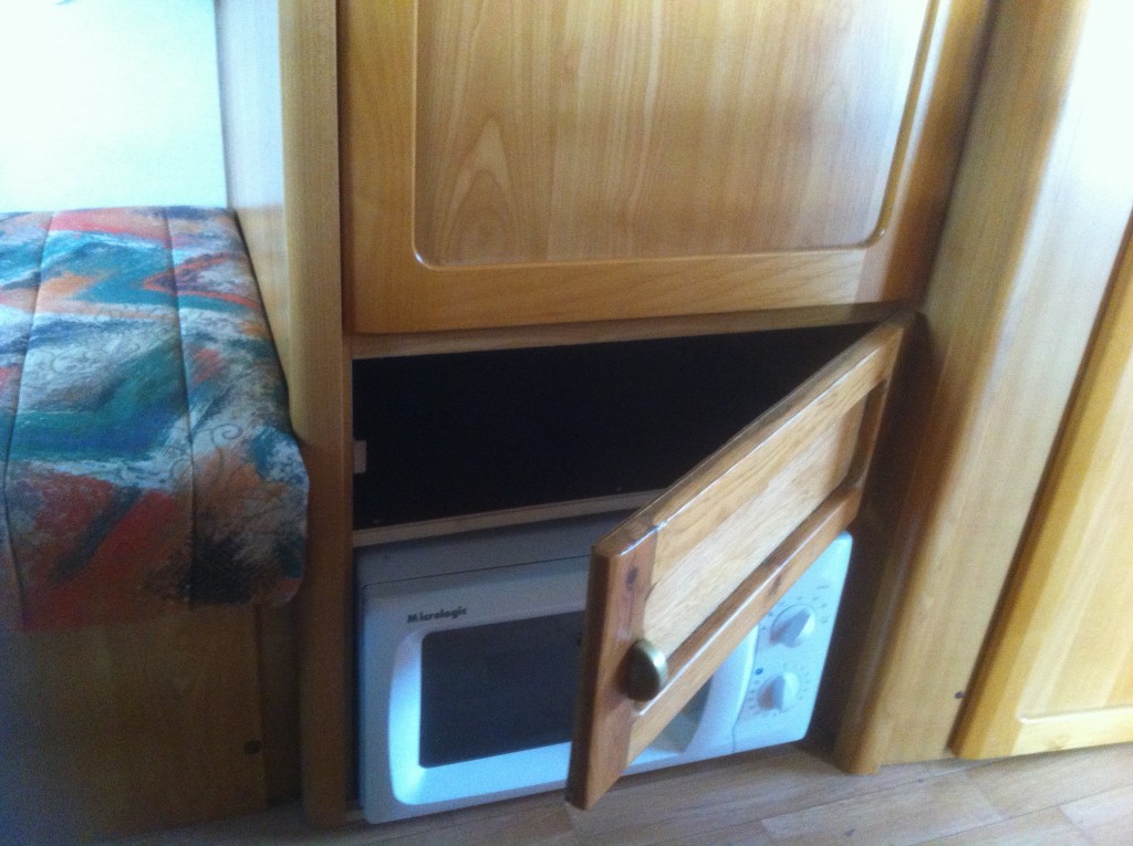 Je vais encore ajouter des cales pour les bouteilles