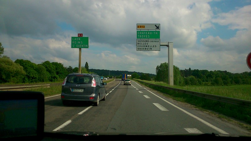 pour ceux qui arrivent de château Thierry, Troyes, prenez direction Laon, Saint Quentin, Reims.