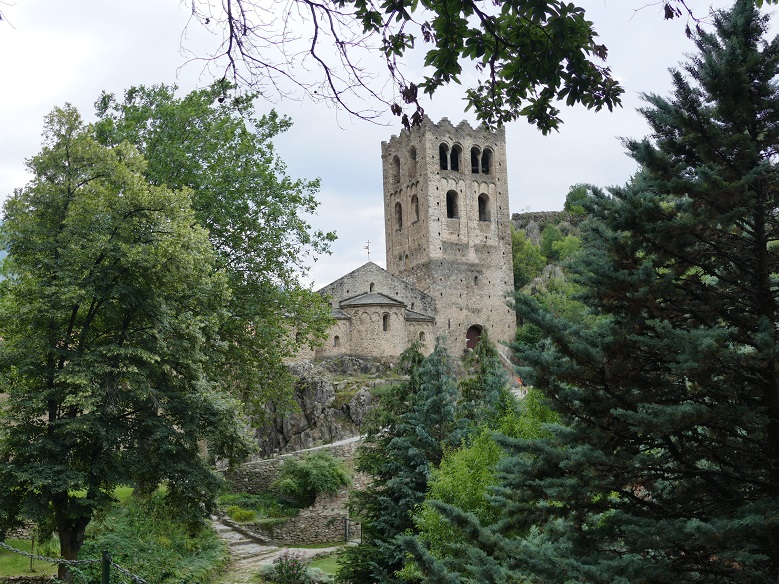 St martin du Canigou . Accès :pas facile à pied .