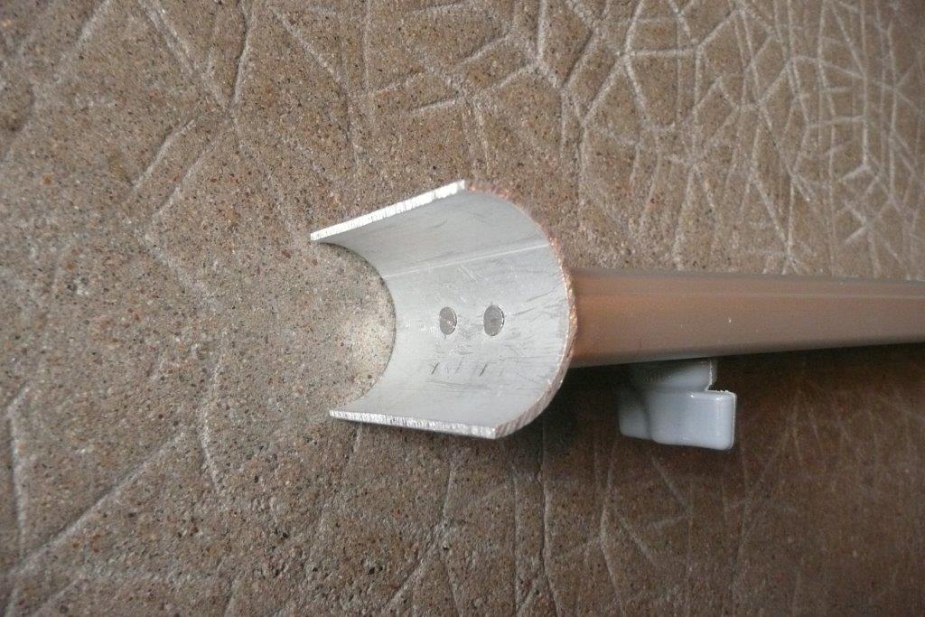 embout vissé dans cale en bois
