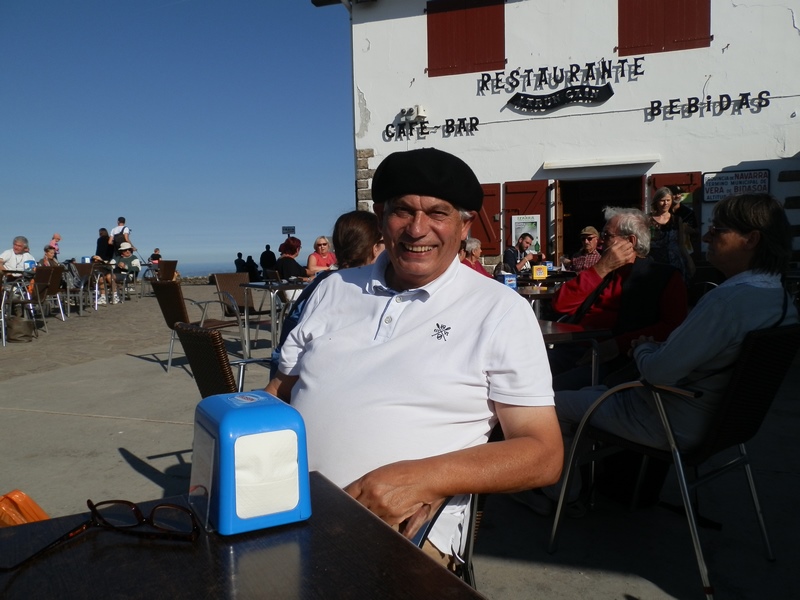 Alain à 905 m d'altitude après la montée de La Rhune