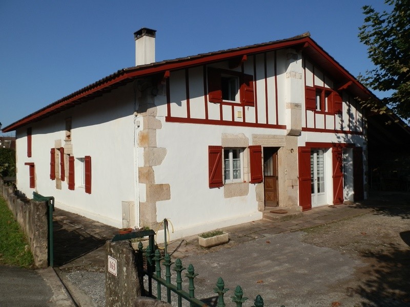 Jolie petite ferme basque à deux pas du camping
