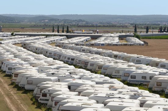 1517684873-caravan-inn-sl.jpg