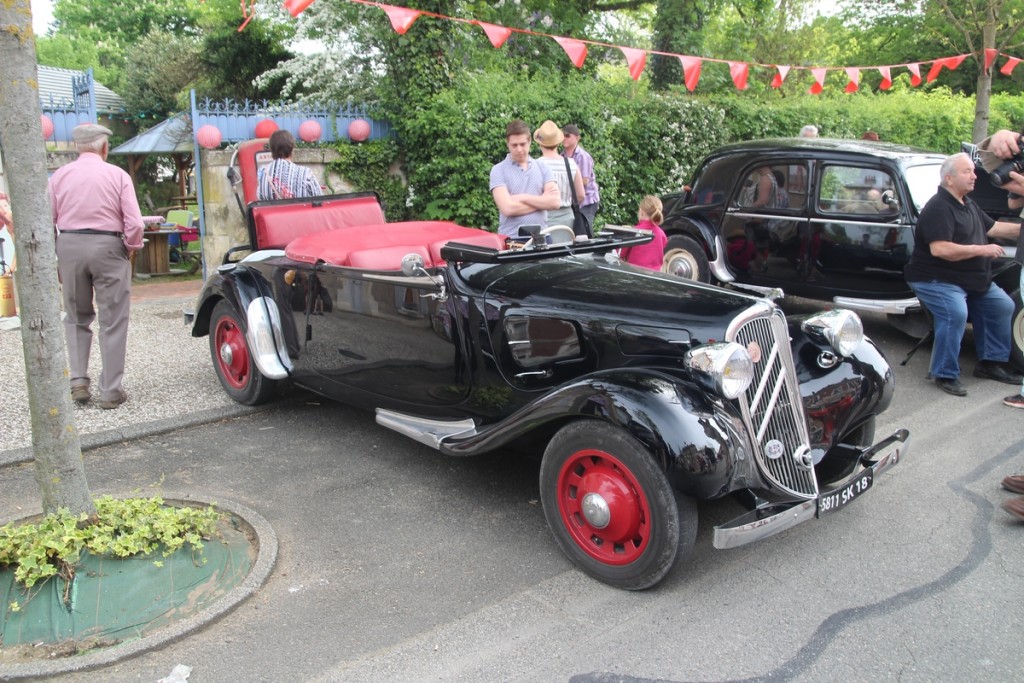 Une Traction cabriolet.