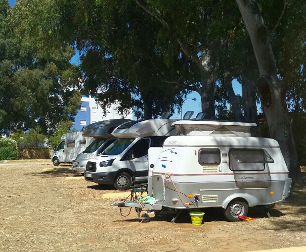 La petite qui a l'air d'une grande :) au camping playa las Dunas al Puerto de Santa Maria