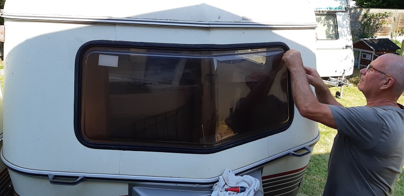 découpe du vieux joint