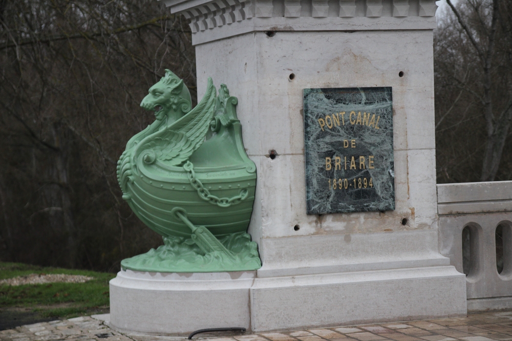 Une pilasse du pont canal de Briare.