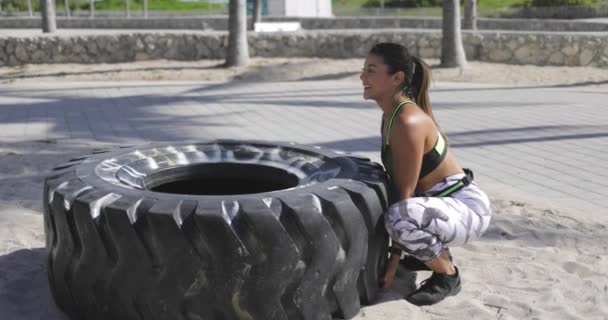 depositphotos_189571126-stock-video-woman-trying-to-lift-the.jpg