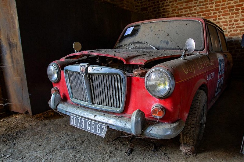 1208 Austin 1100 (MG) de 1966 .jpg
