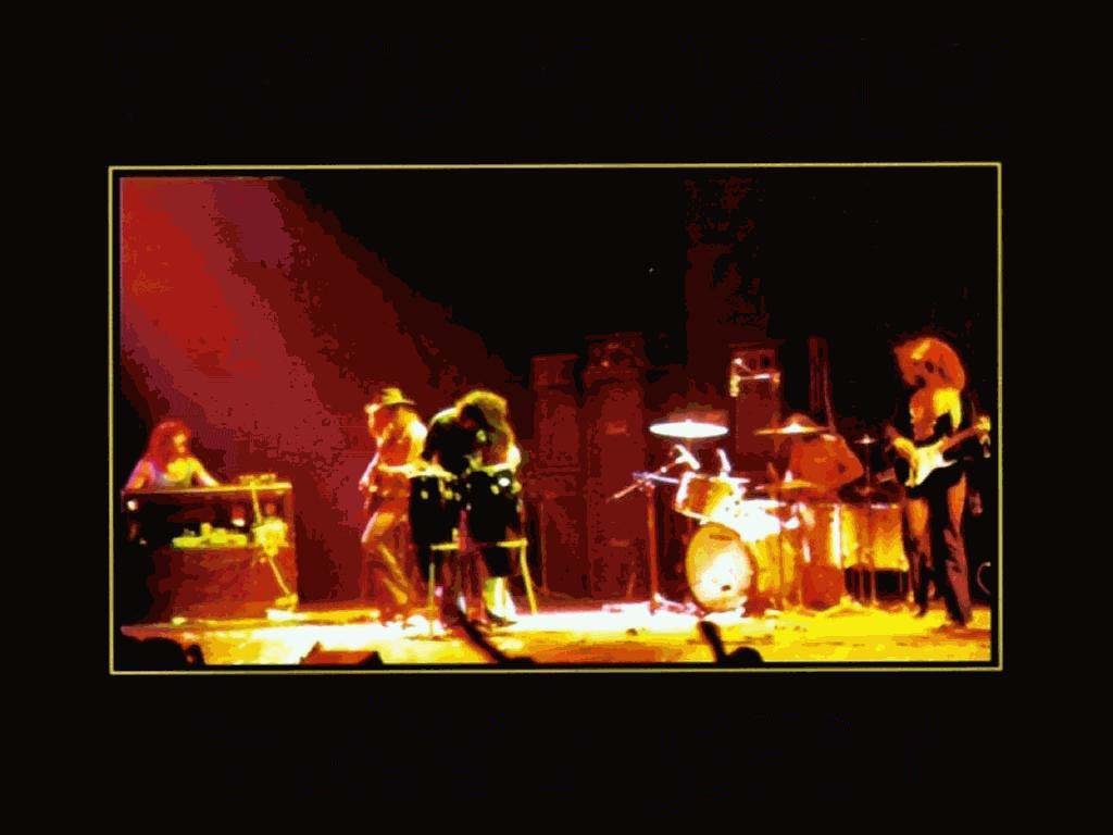 trouvez le nom du groupe ainsi que le titre disque.JPG