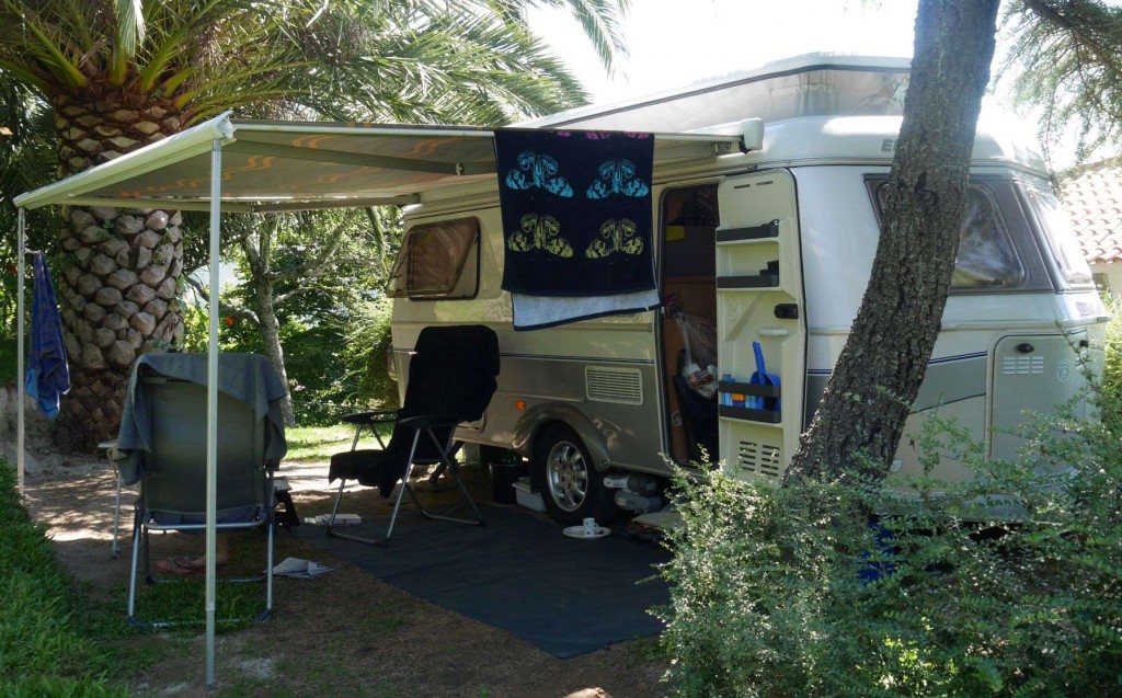 Caravane côté avant droit.JPG