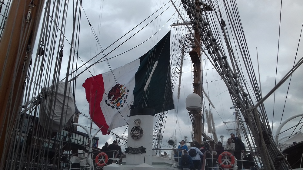 20190608_110546 Sur le pont du Cuauhtemoc, bâteau MEXICAIN.jpg