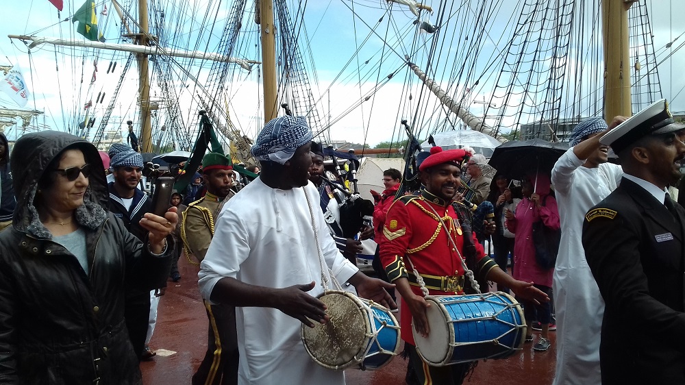 20190612_172725 Equipage du Shabab Oman II,  de retour de parade..jpg