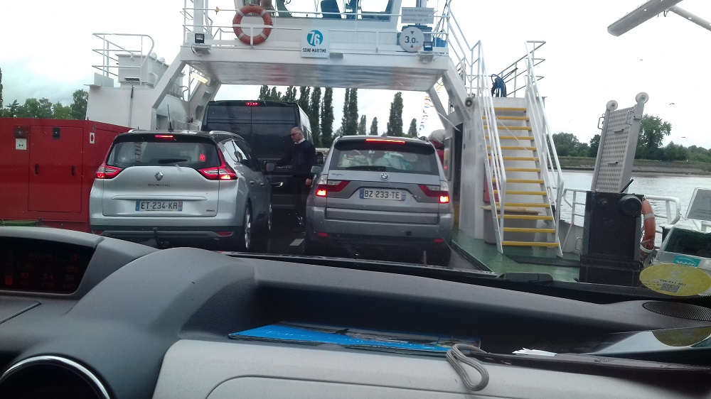 20190610_162222 Sacrilège de ne pas prendre un bac pour traversée la Seine !.jpg