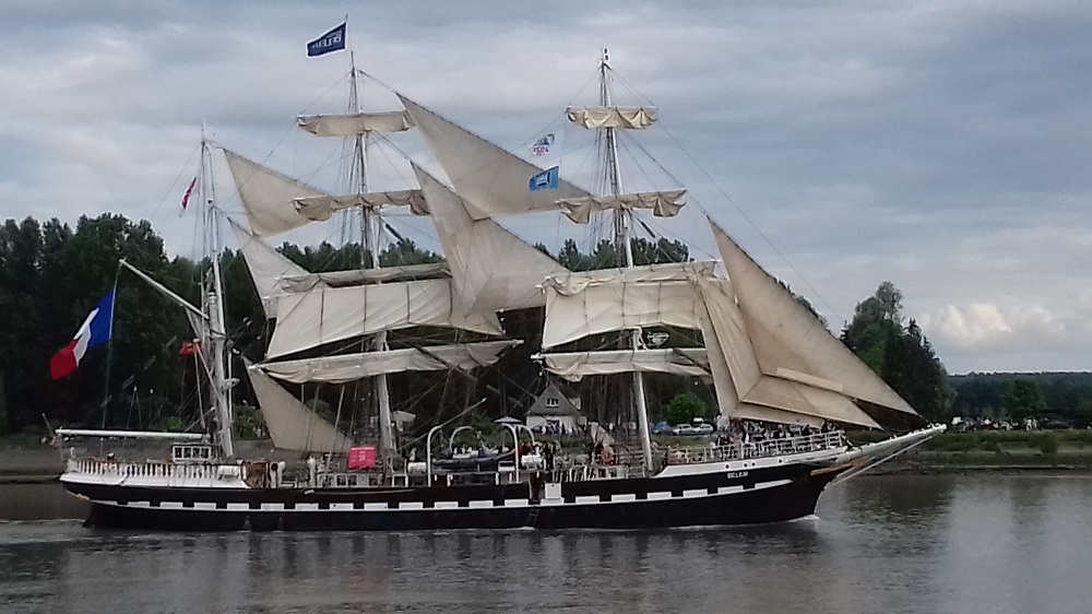 20190616_191101 Parade sous le Pont de Brotonne. Caudebec en Caux.jpg