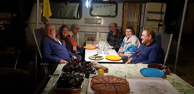 Premier repas au camping.jpg