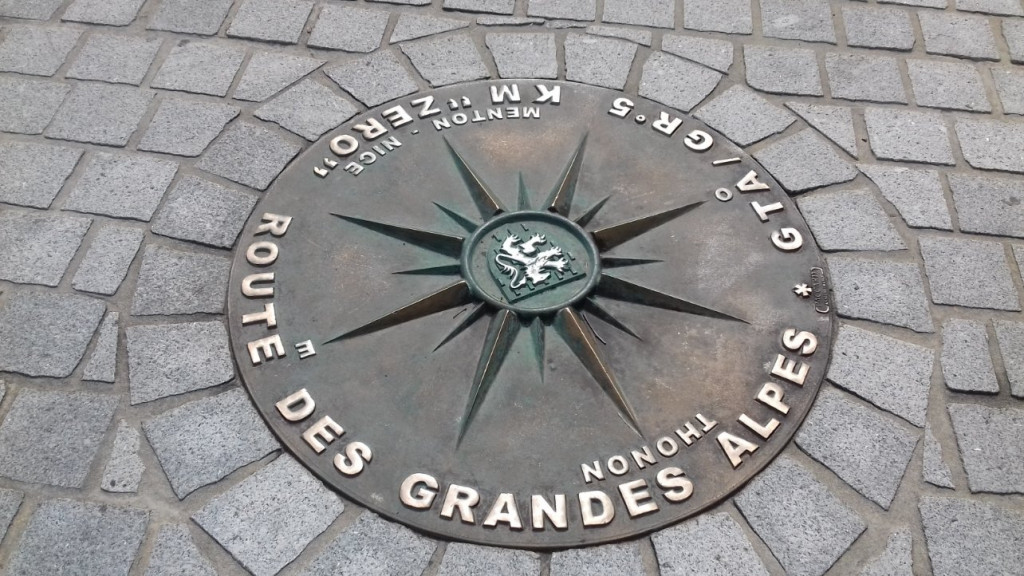 1 Départ Km 0 à Thonon.jpg (271.9 Kio) Vu 22978 fois Point de Départ de la Route des Alpes