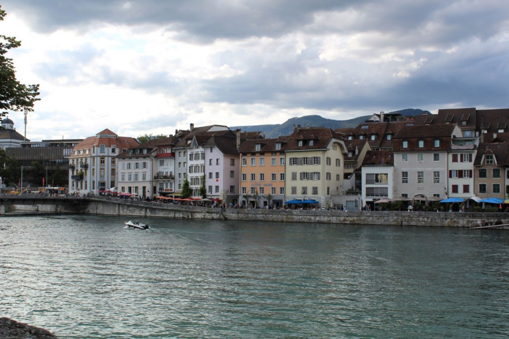 Solothurn et l'Aar, rivière Suisse longue de 288 km, affluent du Rhin, qui la traverse.