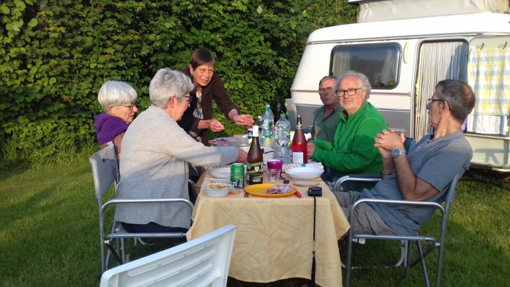 la vie de château : Dîner après une journée bien remplie