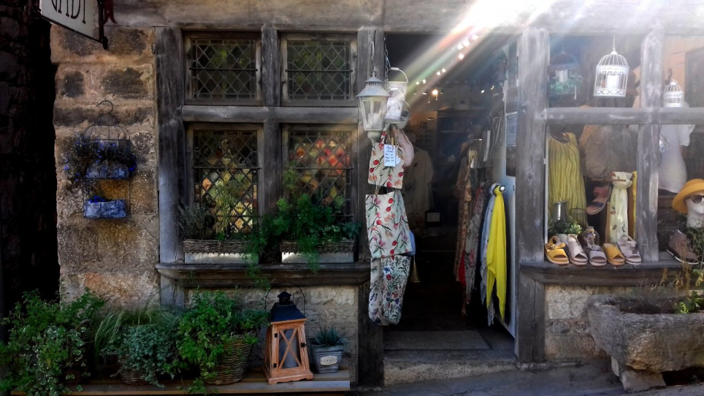 St Circ la Popie  boutique .jpg