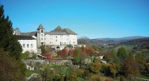 Monastere-Sainte-Claire-Mur-de-Barrez.jpg
