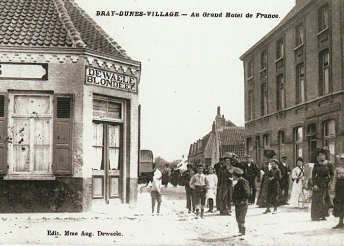 Groupe de pécheurs , la gare