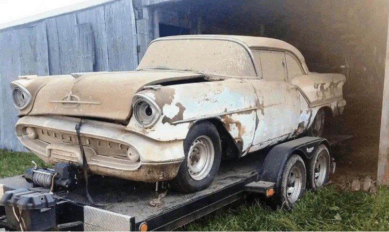 Golden Rocket 88 de 1957.jpg