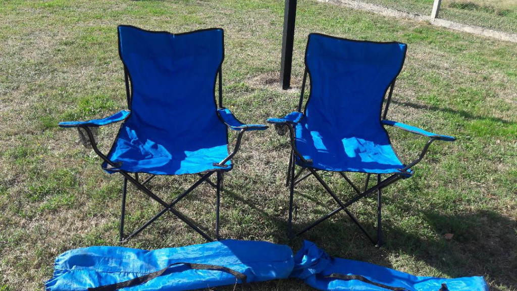 fauteuils de camping bleus.jpg