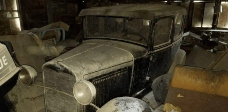 Ford Modèle 1930.jpg