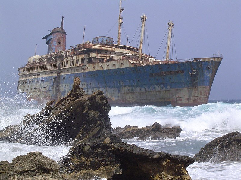 Shipwreck_of_the_SS_American_Star_on_the_shore_of_Fuerteventura.jpg
