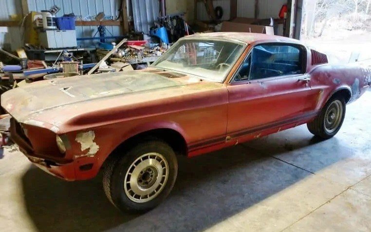 Mustang Fastback GT de 1968.jpg
