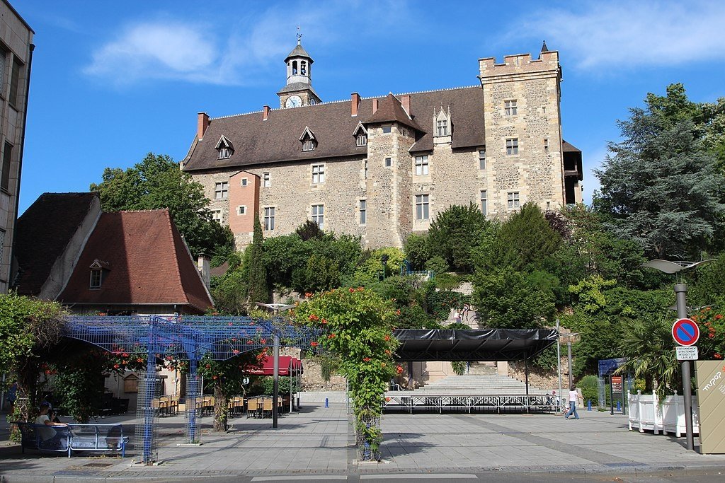 Montlucon chateau.jpg