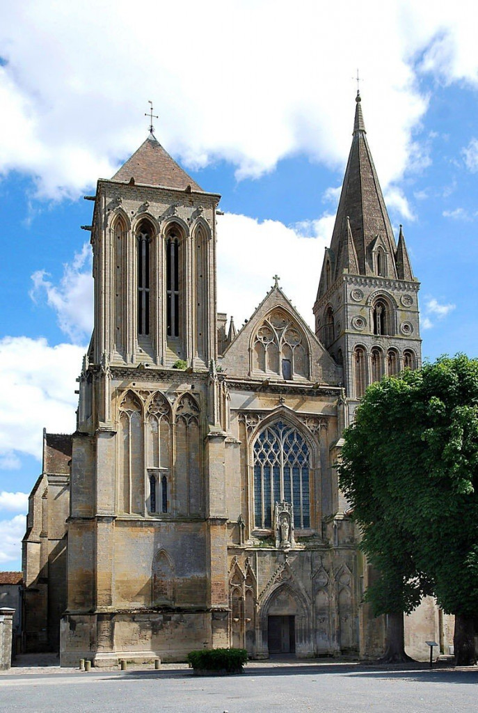 St Pierre abbatiale.jpg