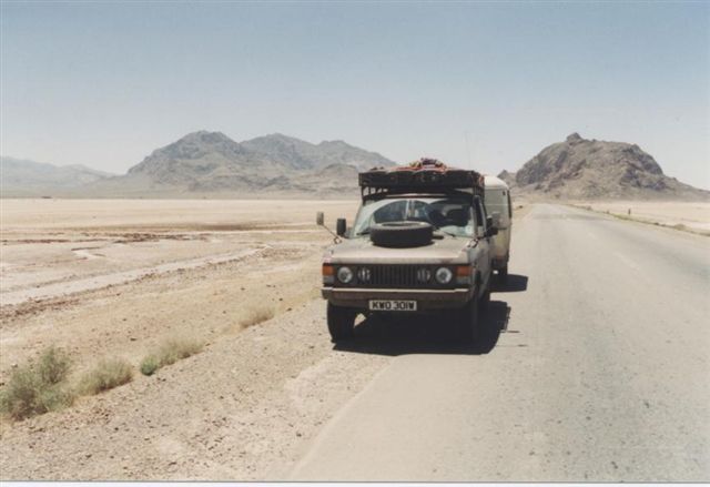 0Crossing_the_desert_between_Shiraz_and_Kerman_Iran.jpg
