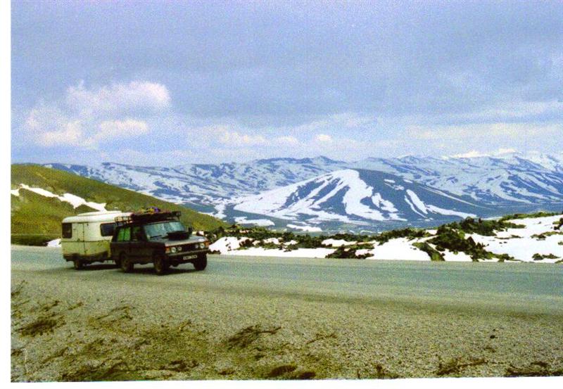 0Road_to_Dogubayzit_Turkey.jpg