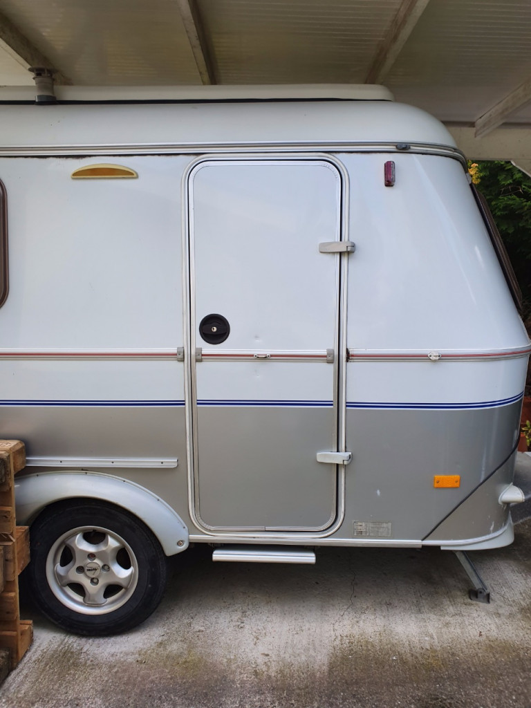 Eriba ext coté porte.jpg